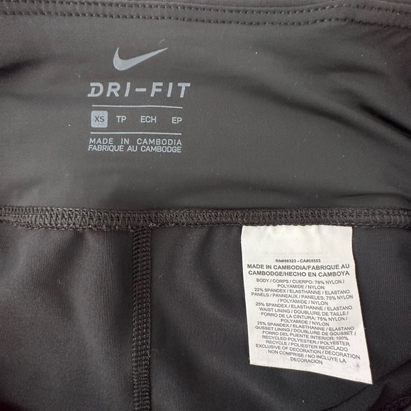Nike running Dri Fit leggings size XS Black mesh and ventilation on the thigh. - Picture 9 of 9